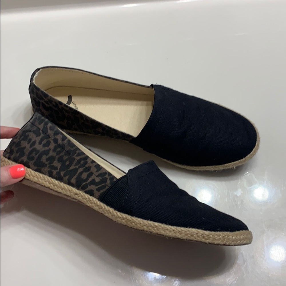 Report size 10 black/leopard pattern flats